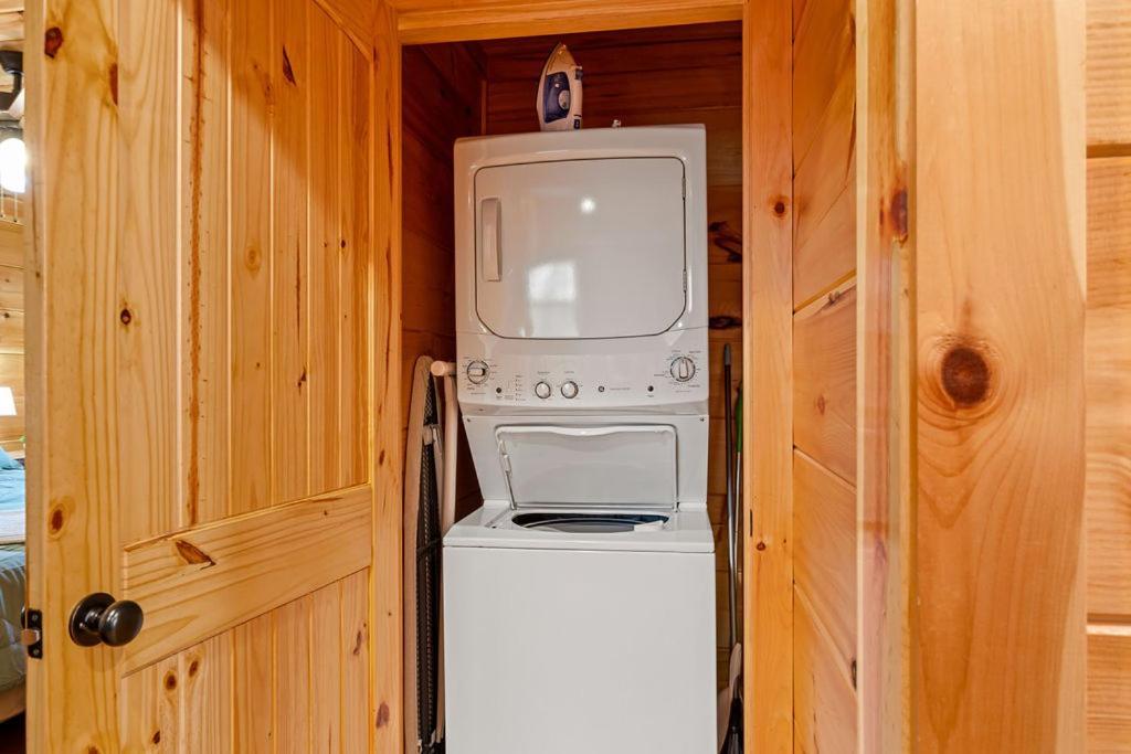 Bobcat Den By Eden Crest Villa Gatlinburg Exterior photo