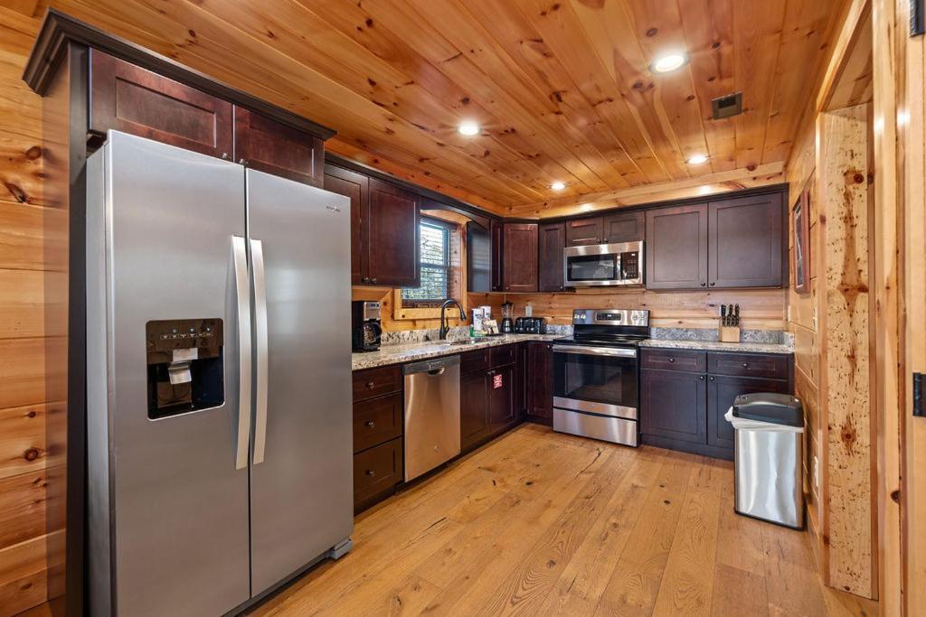 Bobcat Den By Eden Crest Villa Gatlinburg Exterior photo