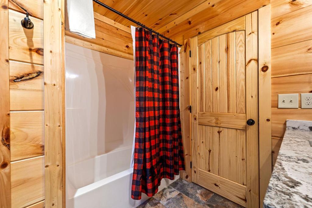 Bobcat Den By Eden Crest Villa Gatlinburg Exterior photo